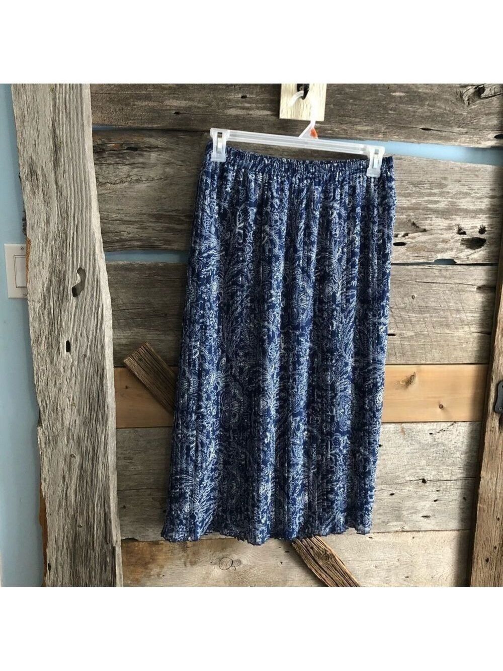 cathy Daniels Size Large Blue/White Pleated, Lined skirt